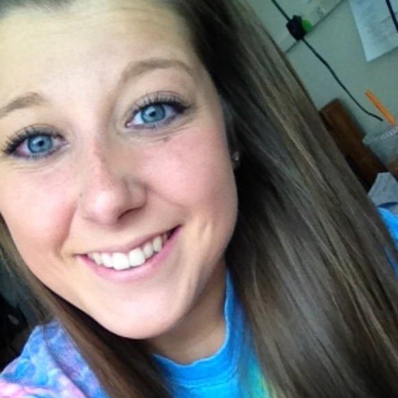 Profile Picture of Alissa Walruth (@alissablakee) on Poshmark