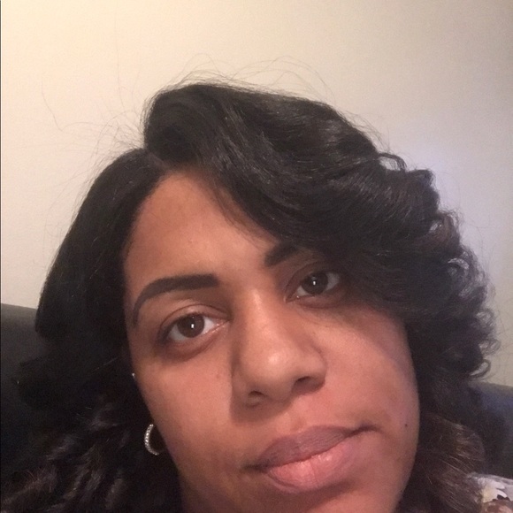 Profile Picture of Sharela Carr-turner (@shayshay09) on Poshmark