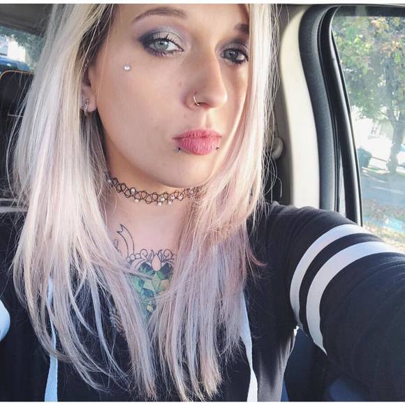 Profile Picture of Ann Brzoznowski (@annbrz2010) on Poshmark