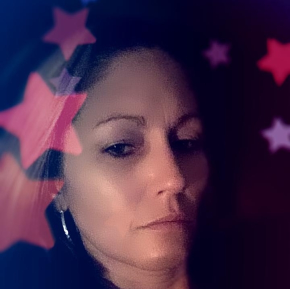 Profile Picture of Alecia Mazzullo (@aleciakeese36) on Poshmark
