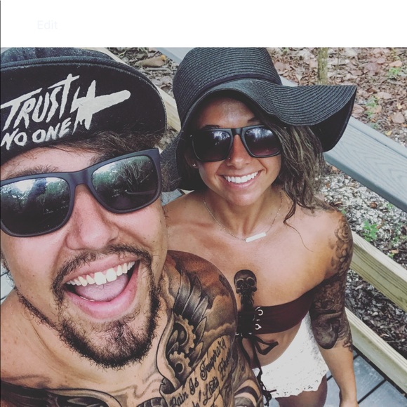 Sara Pesavento - Poshmark Profile Picture of Sara Pesavento (@sarapesavent0) on Poshmark