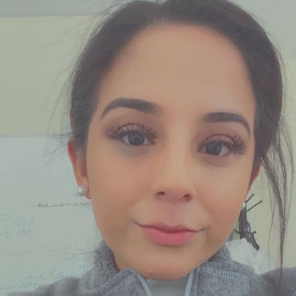 Profile Picture of Clara Gonzalez (@claragnz33) on Poshmark