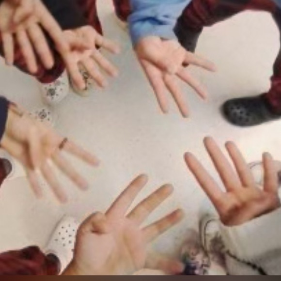 Hazleigh Zillmann - Poshmark Profile Picture of Hazleigh Zillmann (@hazleighz) on Poshmark