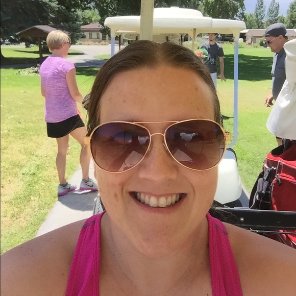 Profile Picture of Shelley Devey (@bionicshel) on Poshmark