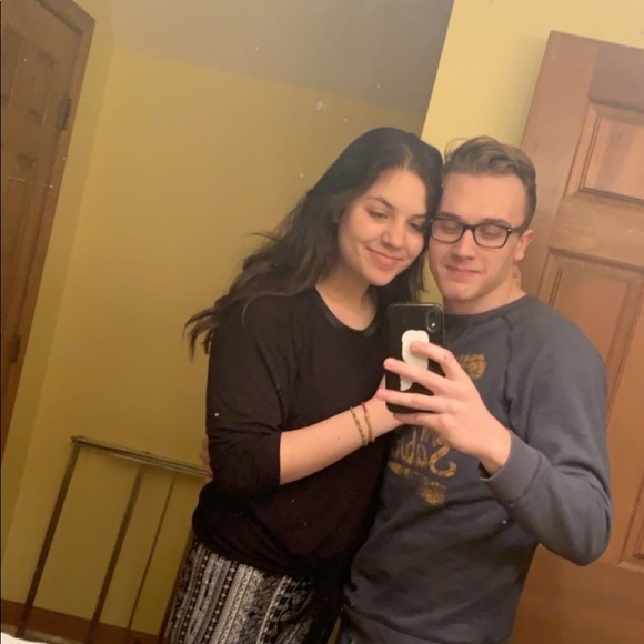 Profile Picture of Hannah Brzeczek (@hbrzeczek) on Poshmark