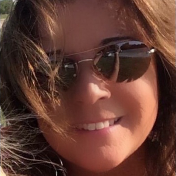 Profile Picture of Tammy Moses (@bl1ngqueen) on Poshmark