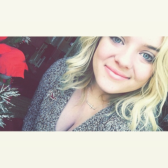 Profile Picture of Payton Bates (@paypaybates99) on Poshmark