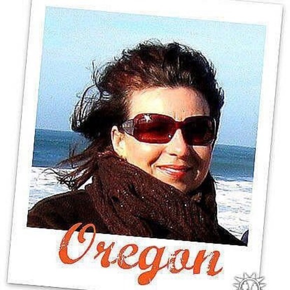 Profile Picture of Elena Komissarova (@ekomissarova) on Poshmark