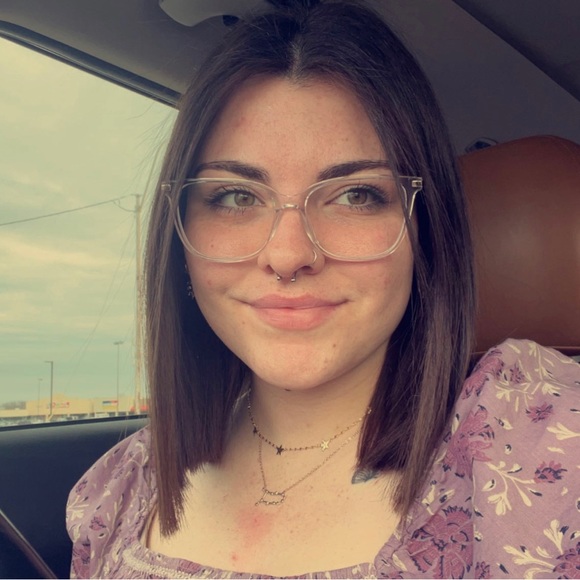 Profile Picture of Leah Huston (@leahhuston1) on Poshmark
