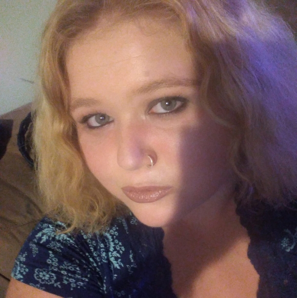 Profile Picture of Paige Hoffay (@paigehoffay) on Poshmark