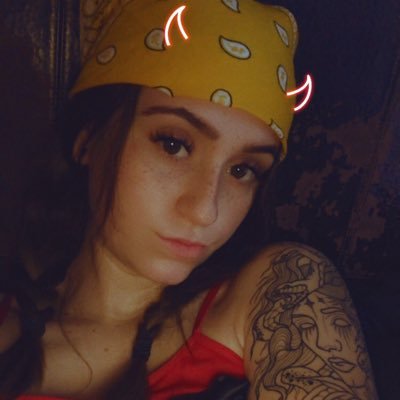 Profile Picture of Dani Webb (@faeriescum) on Twitter
