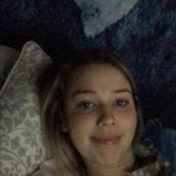 Profile Picture of Holly Pitek (@hollypitek) on Poshmark