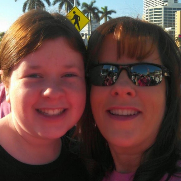 Profile Picture of Bonnie Busbin (@bonbusbin) on Poshmark