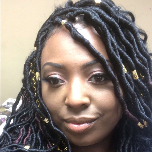 Profile Picture of Sharlynn Cadet (@lynnelljay) on Poshmark