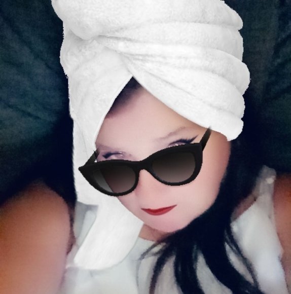 Profile Picture of Michelle Crosby (@michellecros742) on Poshmark