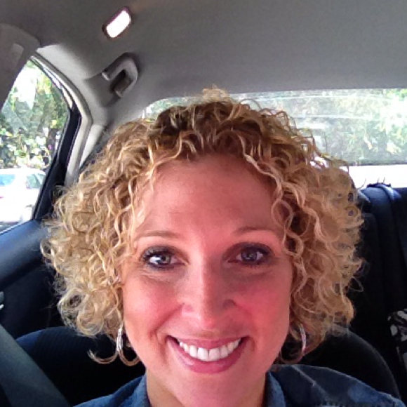 Profile Picture of Jackie Knolhoff (@jackieknolhoff) on Poshmark