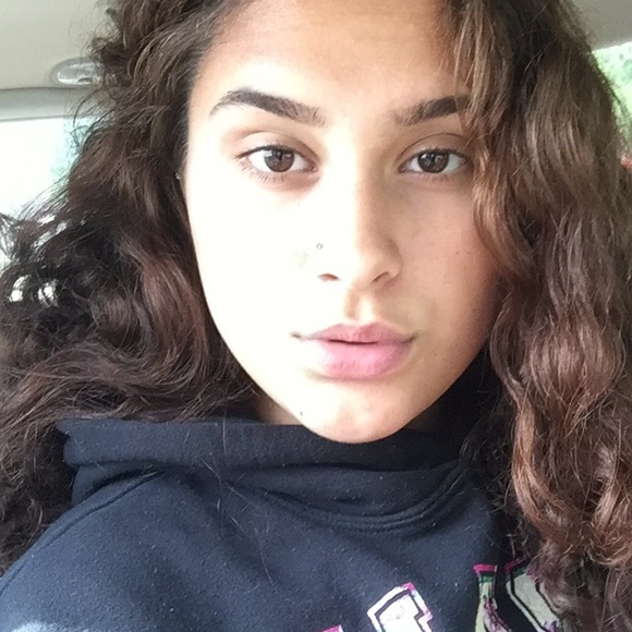 Profile Picture of Cearsten Moffitt (@cearsten) on Poshmark