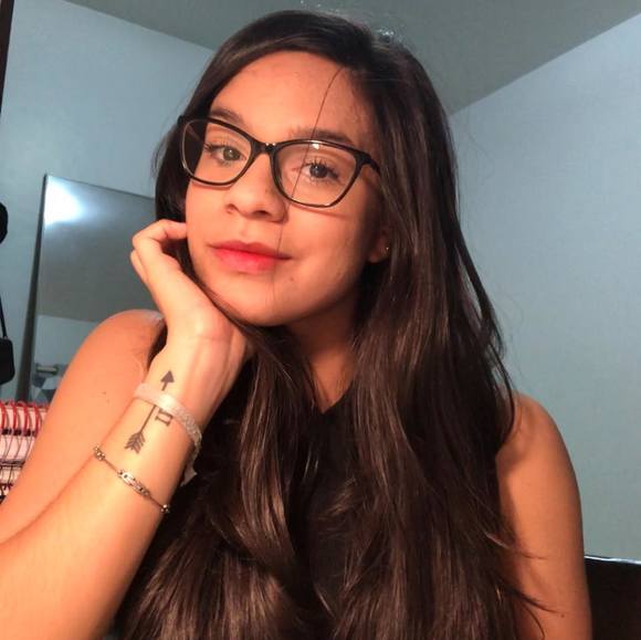 Profile Picture of Viktória Castro (@viktoriacastro) on Poshmark
