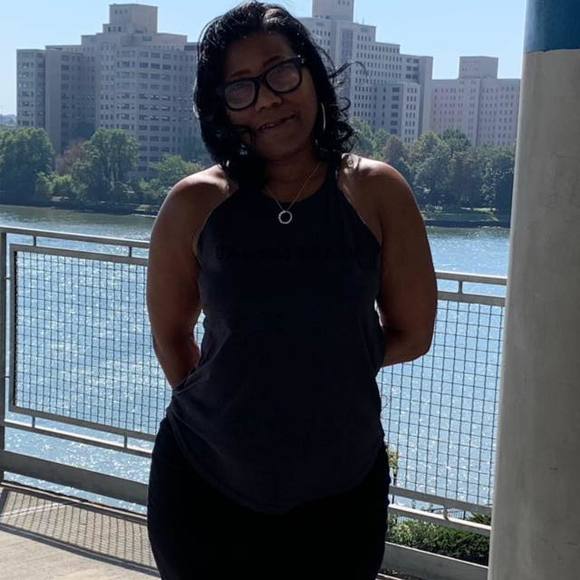 Profile Picture of Shareka Corley (@sharekacorley) on Poshmark