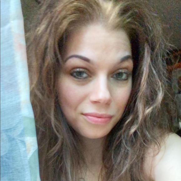 Profile Picture of Daniela Orientale (@xxbestdeexx) on Poshmark
