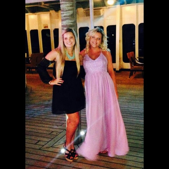 Profile Picture of Laura Kiser (@lgk04) on Poshmark