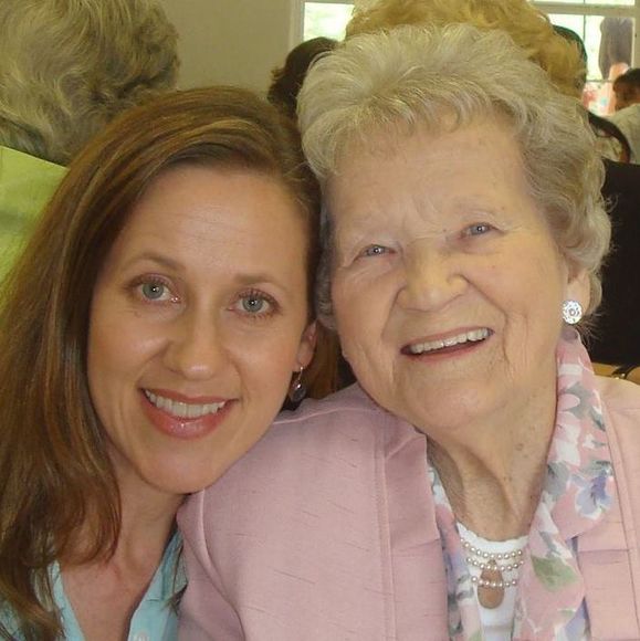 Profile Picture of Carolyn Cooley (@cpcooley) on Poshmark