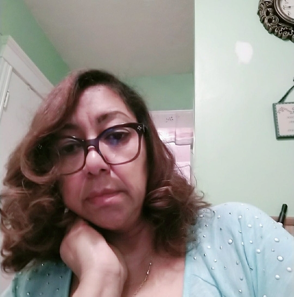 Profile Picture of Victoria Saviñon (@victoriasavi349) on Poshmark