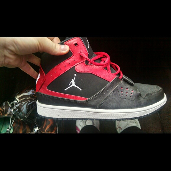 Profile Picture of Abby Stueck (@astueck80) on Poshmark