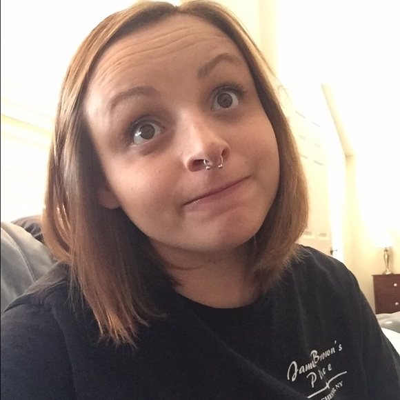 Profile Picture of Christina Oneil (@christinao922) on Poshmark