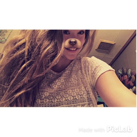 Profile Picture of Kayla Troxell (@_kaylatroxell_) on Poshmark