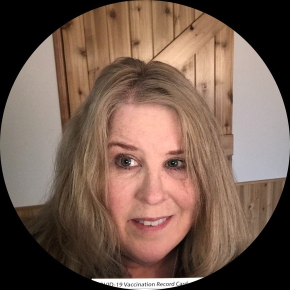 Profile Picture of Michelle Winstead (@michwin61) on Poshmark