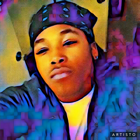 Profile Picture of Joshua Lockett (@lockkingg) on Poshmark