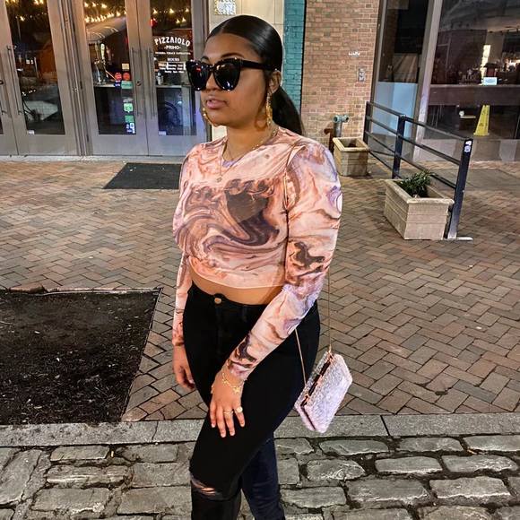 Profile Picture of Raniah Sirmons (@destinymiller02) on Poshmark