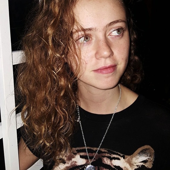 Profile Picture of Carly Moulier (@carlymoulier) on Poshmark