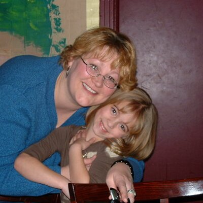 Profile Picture of Sheree Foster (@seamoonstars) on Twitter