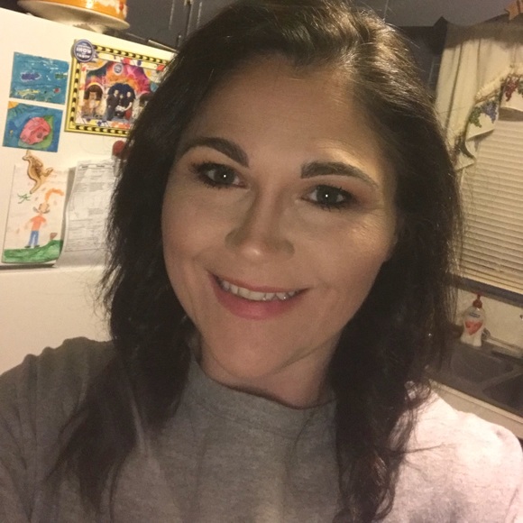 Profile Picture of Memory Hill (@memoryh77) on Poshmark