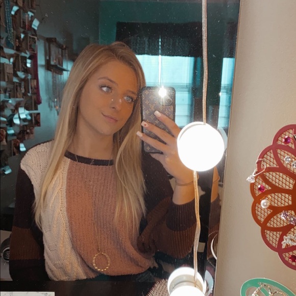 Profile Picture of Hannah Scheiderer (@hscheiderer) on Poshmark