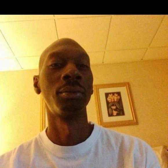 Profile Picture of Dejuan Moses (@dejuanmoses) on Poshmark
