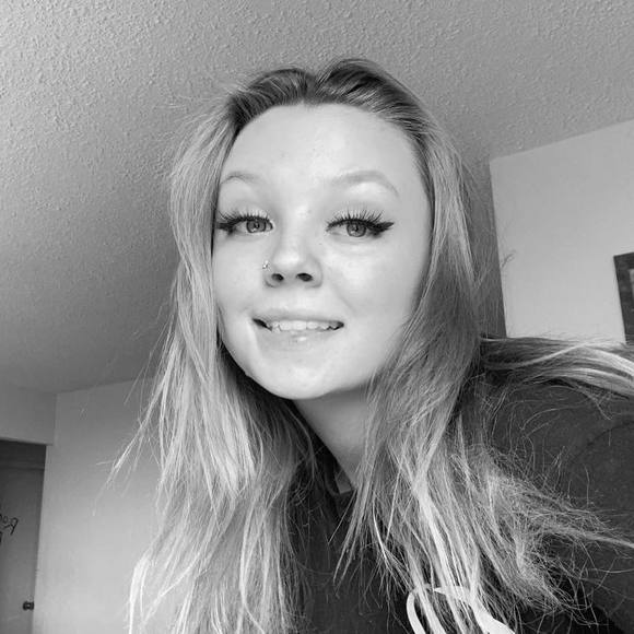 Profile Picture of Hannah Perrin (@hannahperrin03) on Poshmark
