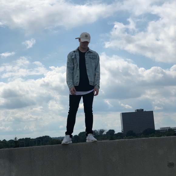 Profile Picture of Aaron Coriano (@ballout_aaron2) on Poshmark