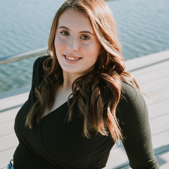 Profile Picture of Ronni Hammerly (@ronnihammerly02) on Poshmark