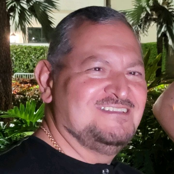 Profile Picture of Hugo Schwarz (@smartmanx1) on Tiktok