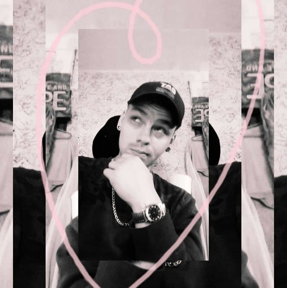 Profile Picture of Robbie Thomas (@nba38thomasbaby) on Poshmark