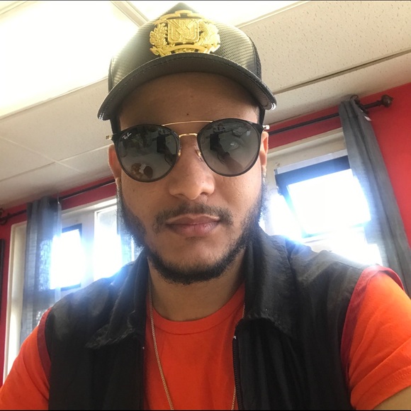 Profile Picture of Jonathan Almanzar (@abraham93) on Poshmark