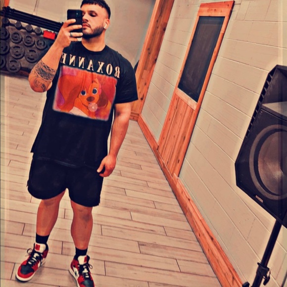 Profile Picture of Irving Sanchez (@isanc25u) on Poshmark