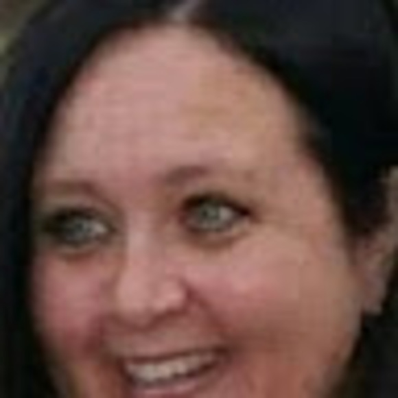 Profile Picture of Kristie Query (@kristiequery) on Poshmark