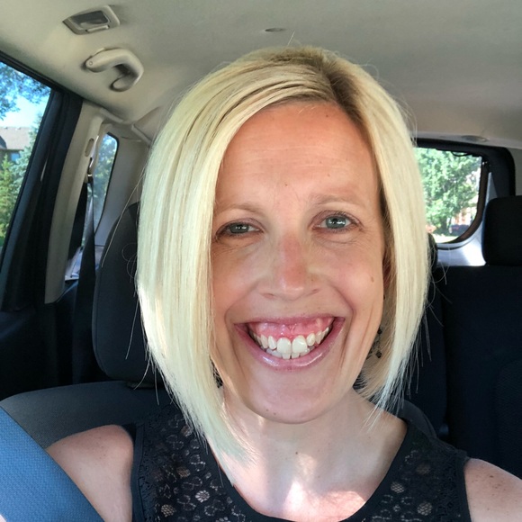 Profile Picture of Lindsay Cirrincione (@lcirrincione) on Poshmark