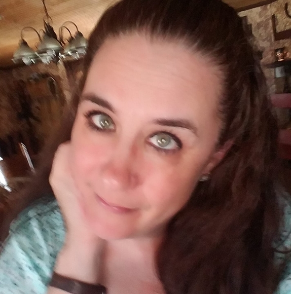Profile Picture of Julie Rudinski (@julierudinski) on Poshmark