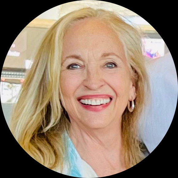 Profile Picture of Anne Erikson (@3chicschoices) on Poshmark