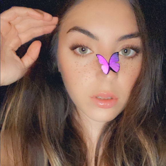 Lara Sanchez - Poshmark Profile Picture of Lara Sanchez (@larasanchez) on Poshmark